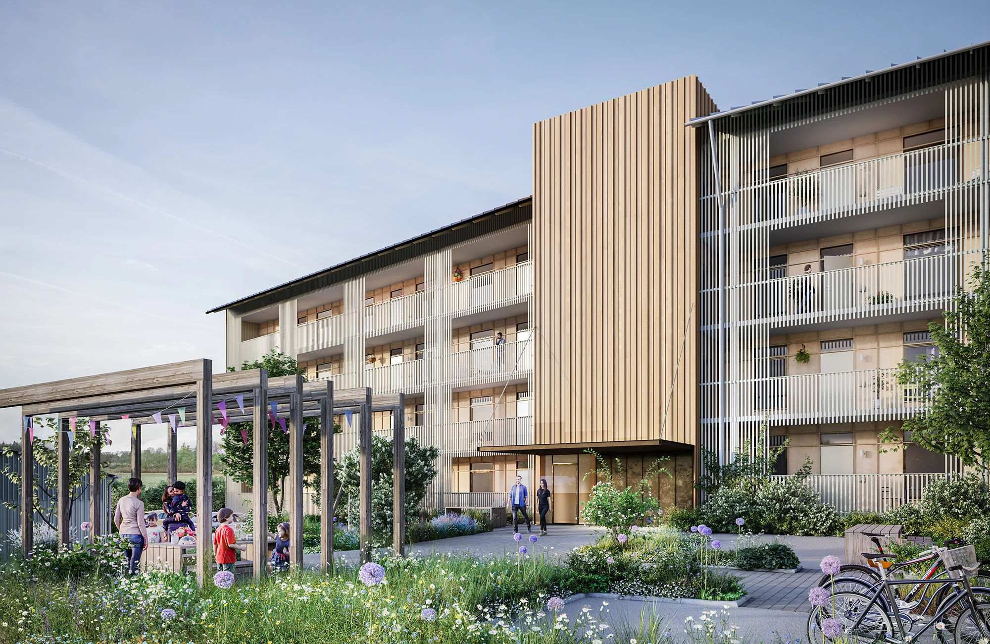 Flerbostadshus med träfasad och gård med lekplats.